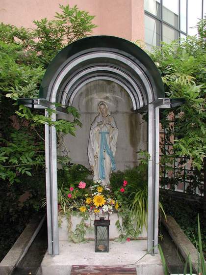 Marienplatzerl im Garten des Mutterhauses der Marienschwestern vom Karmel